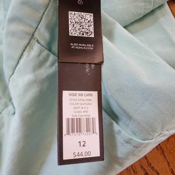 NWT Daisy Fuentes size 12 capris. - Picture 4 of 6